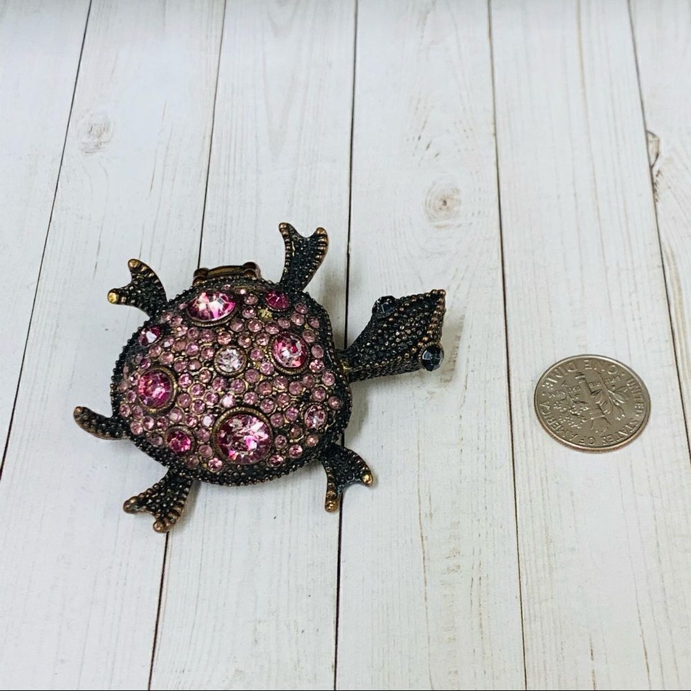 Pink Crystals Turtle Stretch Ring‎